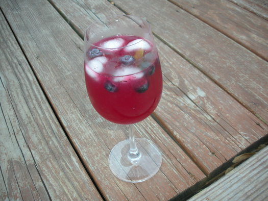 Blueberry mint lemonade with vodka